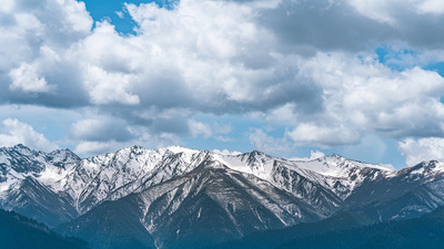 8k壮丽雪山蓝天白云涌动祖国山河风光自然风景延时