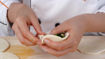 4k厨师包韭菜鸡蛋包子面点面食手工包包子餐饮美食制作