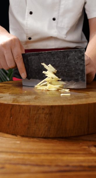 生姜提取液图片素材_4k竖屏厨师大厨生姜切姜丝姜末厨房