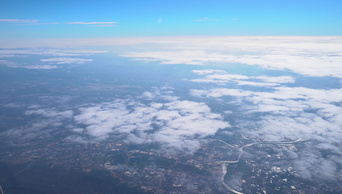 4K飞机上俯瞰城市云层视频素材