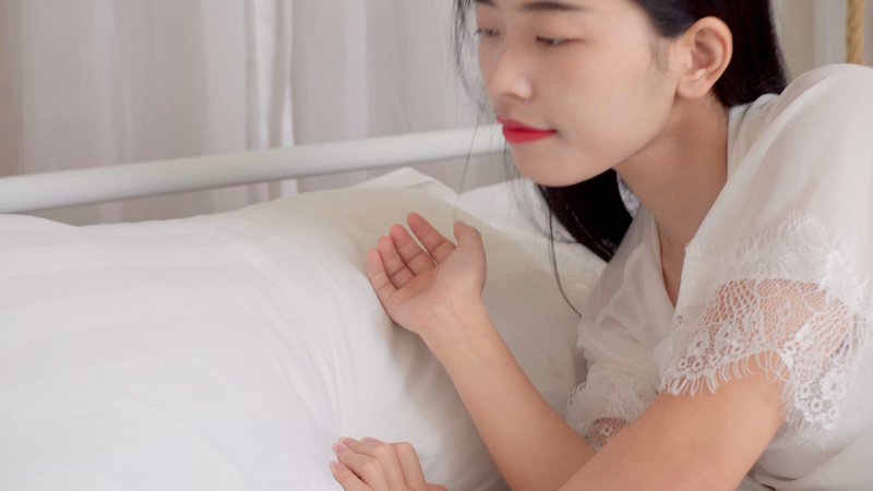 4k女生早晨睡醒起床美女女孩子女人美人女性 千库网