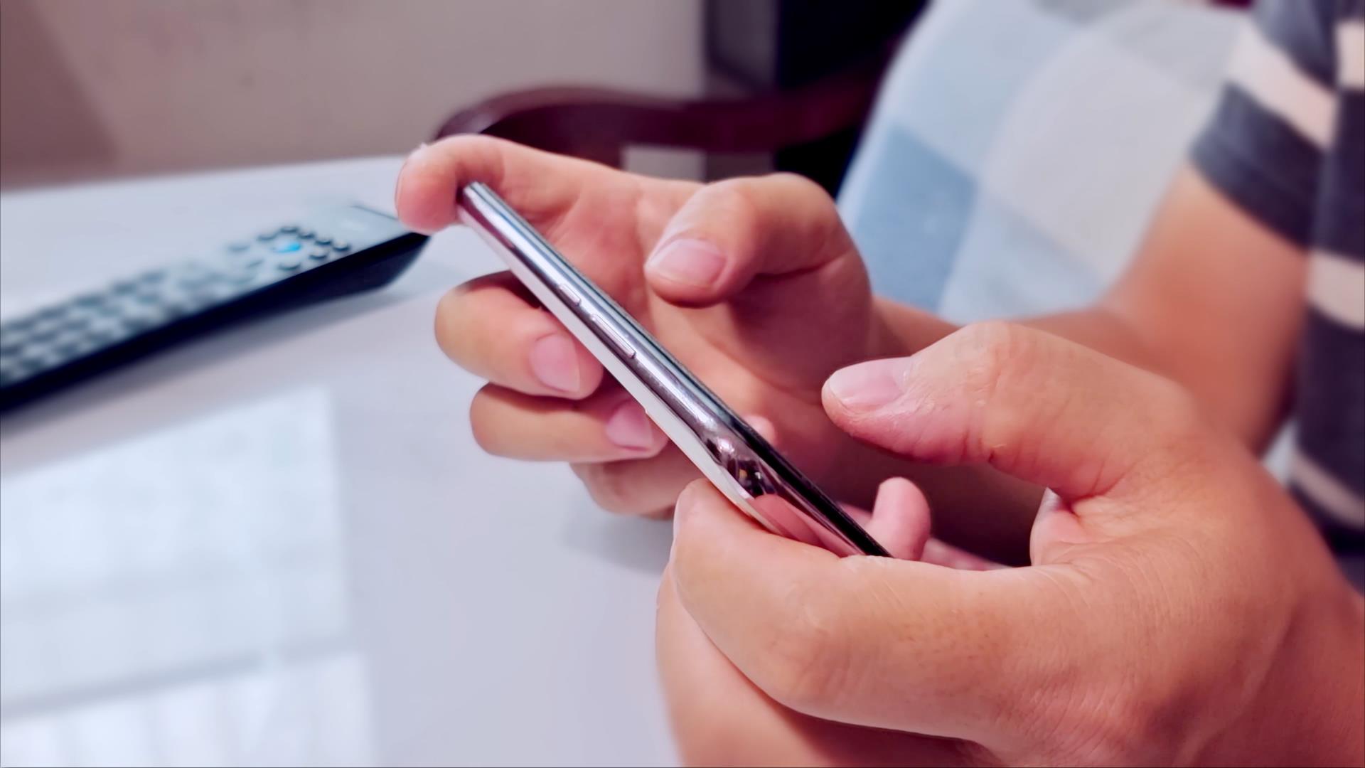 用手机看体育直播不再错过任何精彩瞬间支持多平台实时播放