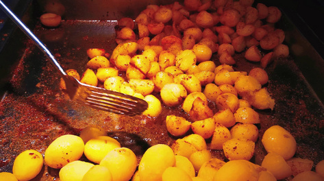 4k实拍路边摊美食洋芋狼牙土豆小土豆街边小吃