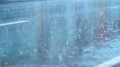 4K实拍伤感意境下雨天大雨雨滴落下升格空镜
