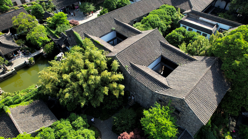 4k航拍扬州园林景区何园古风瓦片房建筑