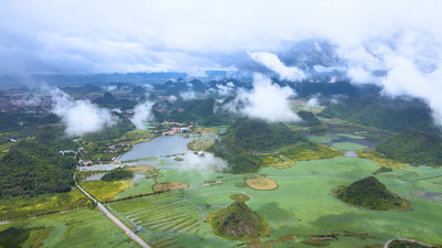4K航拍云南普者黑云雾缭绕田园风景