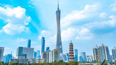 8K大气延时蓝天白云下广州城市地标广州塔小蛮腰