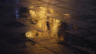 凄凉的雨夜图图片