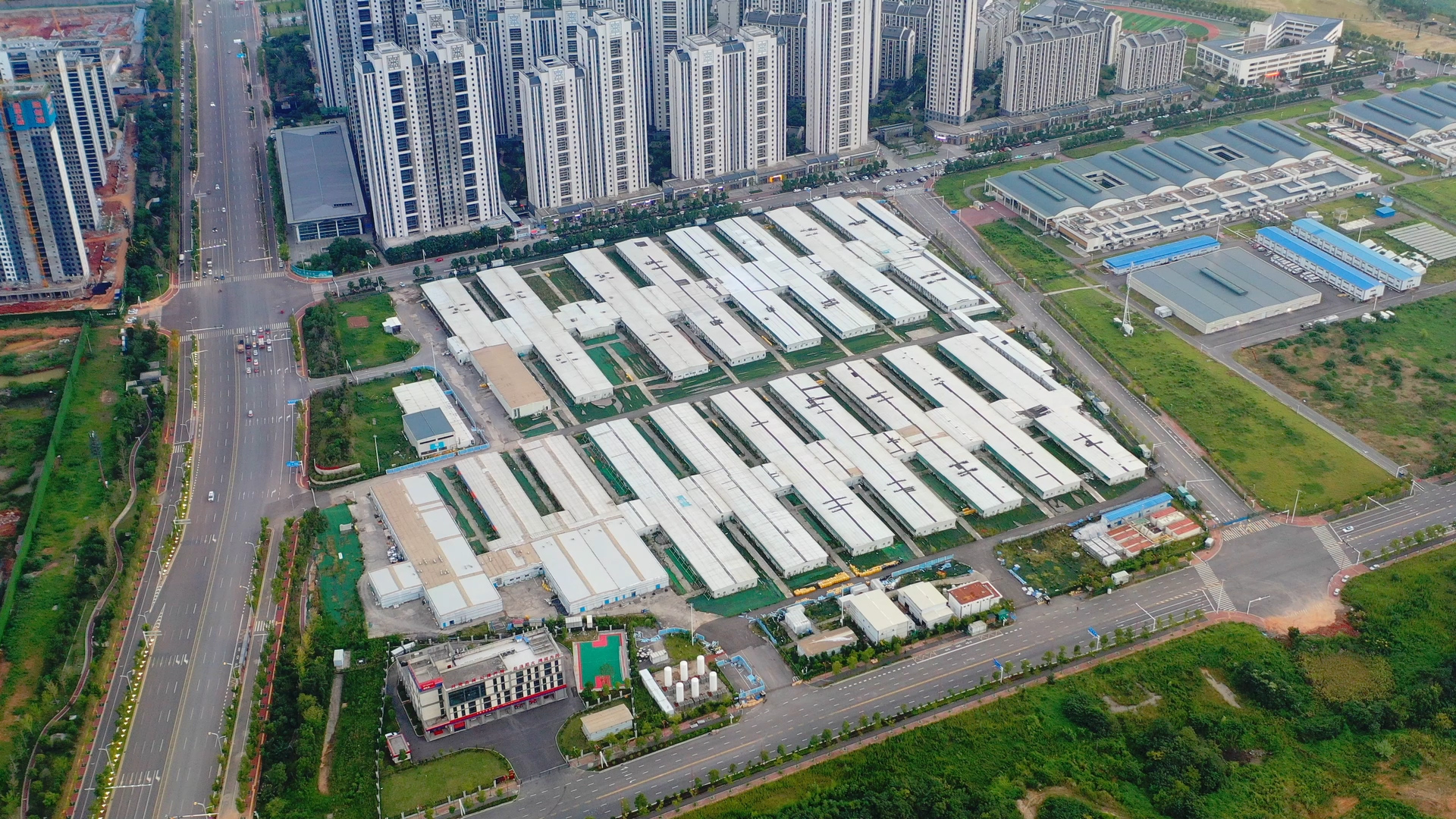 4k武汉城市地标雷神山方舱医院实拍视频