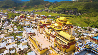 4K航拍云南噶丹松赞林寺全景风光