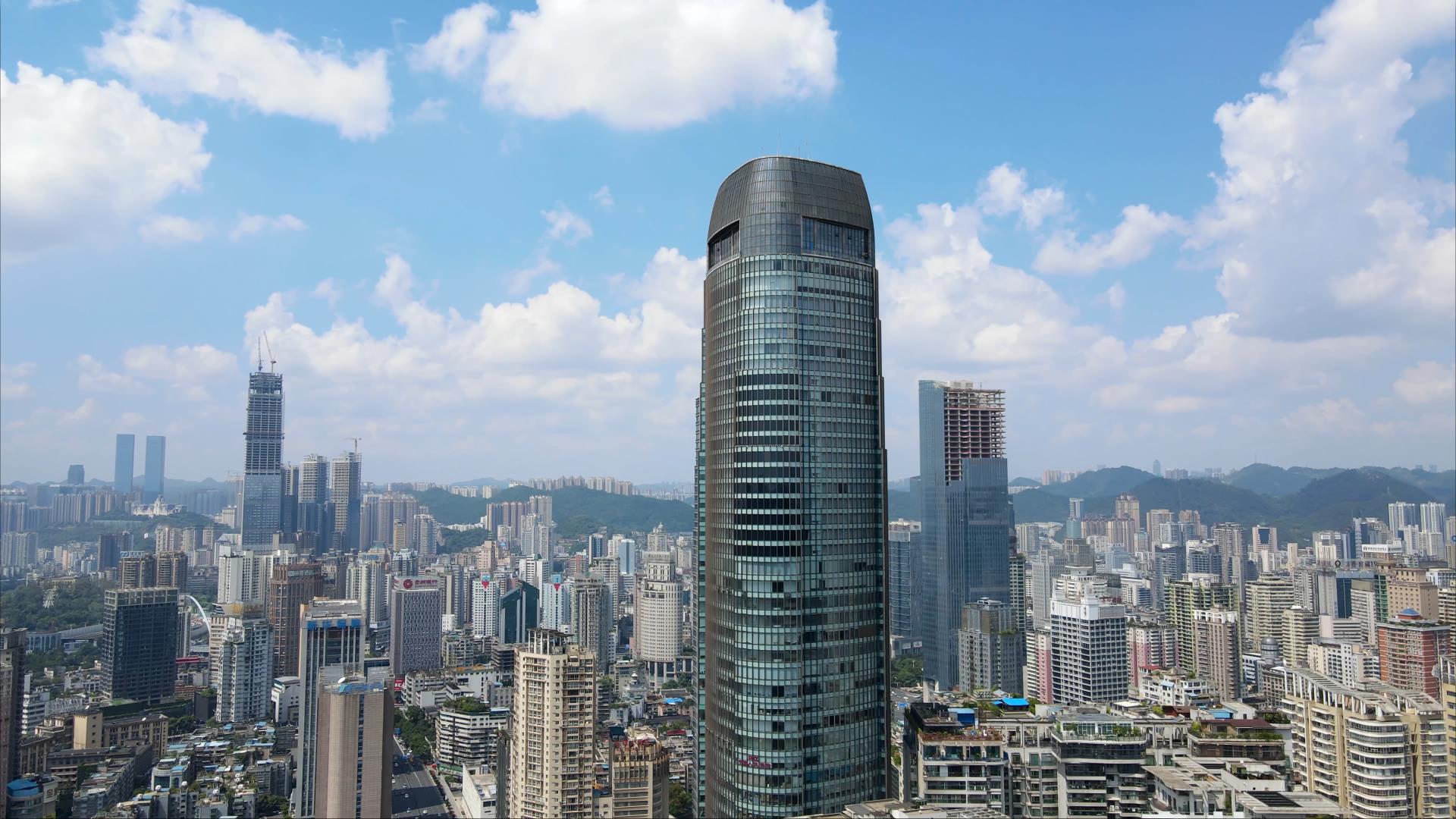 4k航拍贵阳凯宾斯基大楼近距离实拍