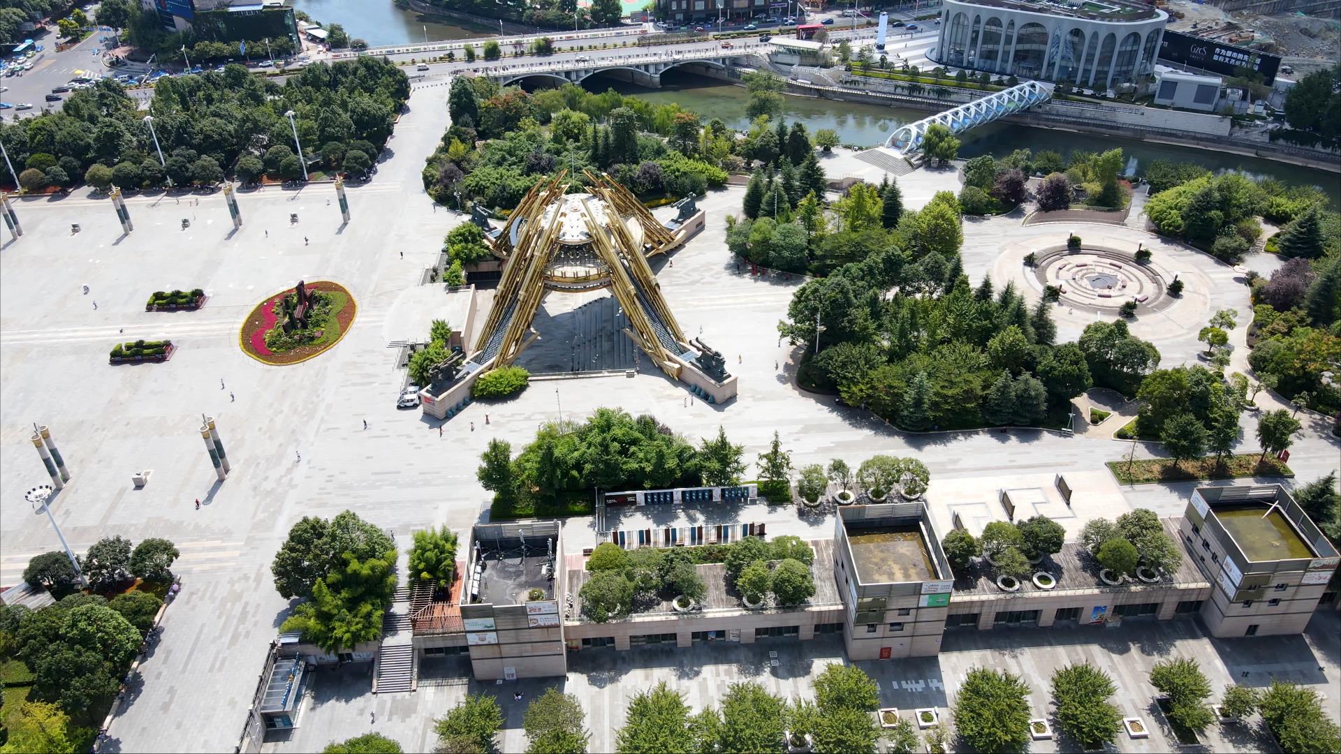 4k航拍贵阳筑城广场城市航拍