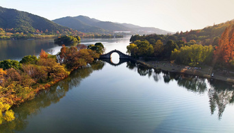 4K航拍杭州地标湘湖景区卧虹桥