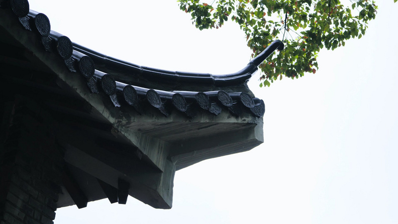 4k实拍下雨天古风建筑屋檐