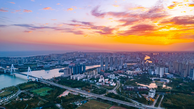 8K唯美航拍海南岛海口城市天际线日出火烧云