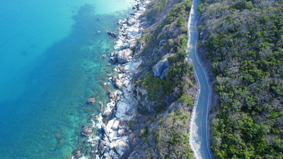 5.4K航拍俯瞰三亚湾环海公路风景