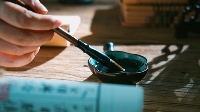 白光墨影实拍视频素材古风意境书写毛笔字沾墨特写慢镜头实拍1080
