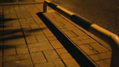 1080P夜晚午夜路灯下灯光马路牙空境