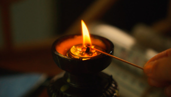 古风意境烛光油灯点香书卷实拍视频