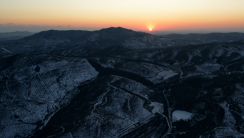 4K航拍冬天日出清晨早晨唯美雪景大山