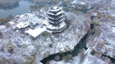 人文景观实拍视频素材4K济南大明湖超然楼建筑航拍雪景视频