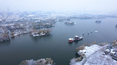 人文景观实拍视频素材4K山东济南大明湖冬季雪天雪景航拍实拍视频素材