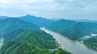 4K航拍峡谷风景山川河流游船观光山河风光实拍视频素材