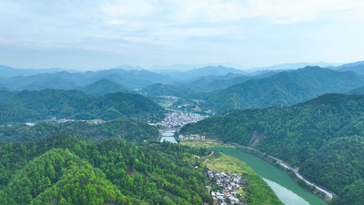 4K航拍山区峡谷风景山村山谷村庄河流视频素材
