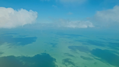4K唯美航拍海南岛湛蓝大海蓝天白云视频实拍