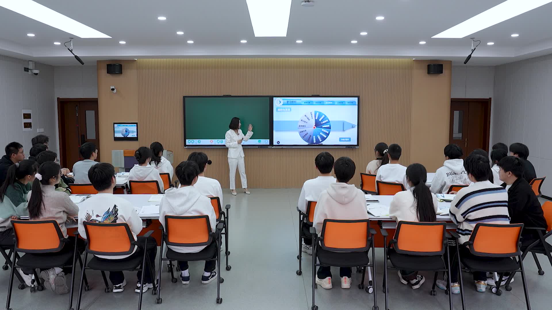 大学生同学们在智慧教室上课学习视频实拍视频特效素材-千库网