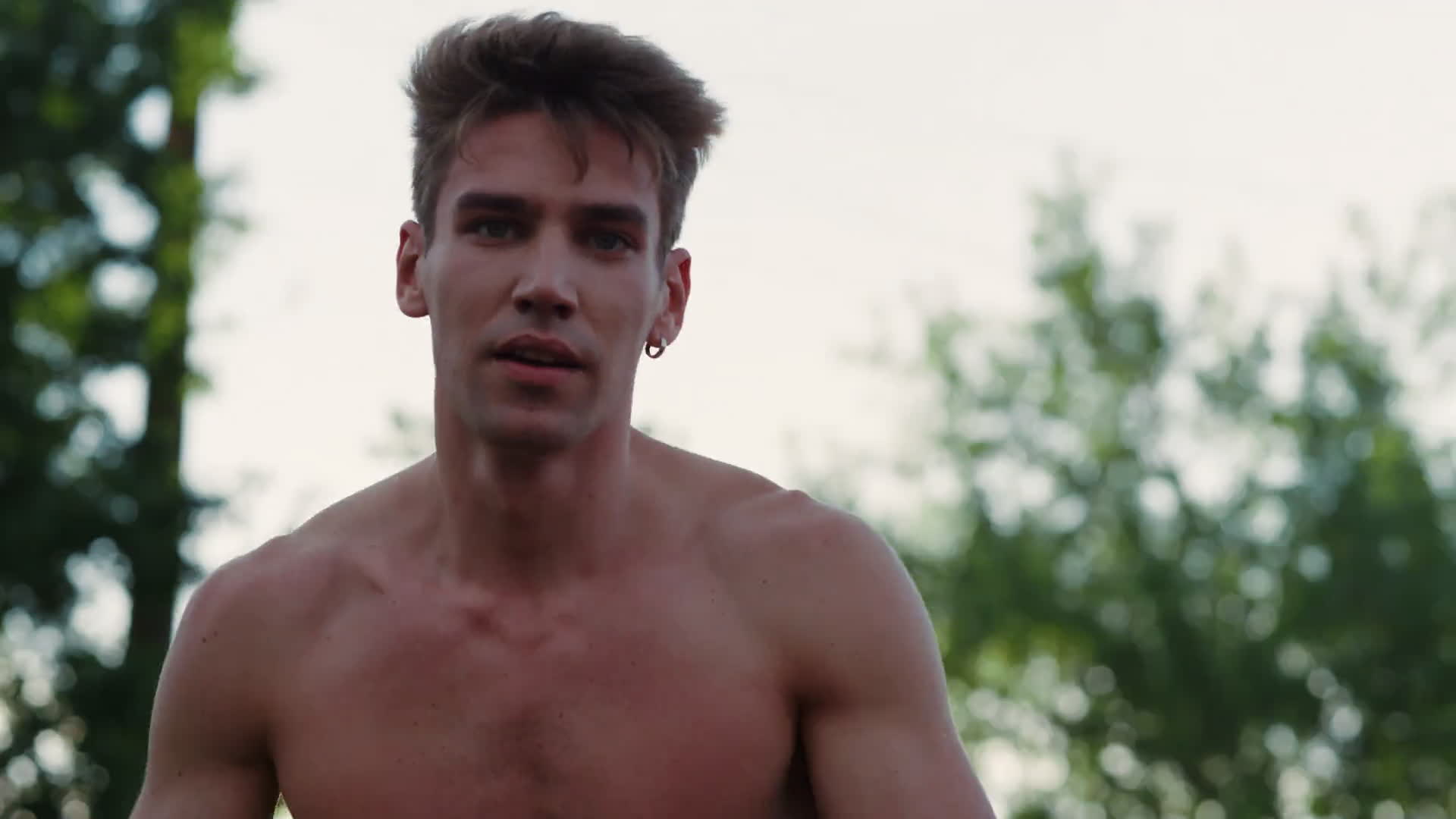 新秀球员崭露头角 引爆全场焦点对决