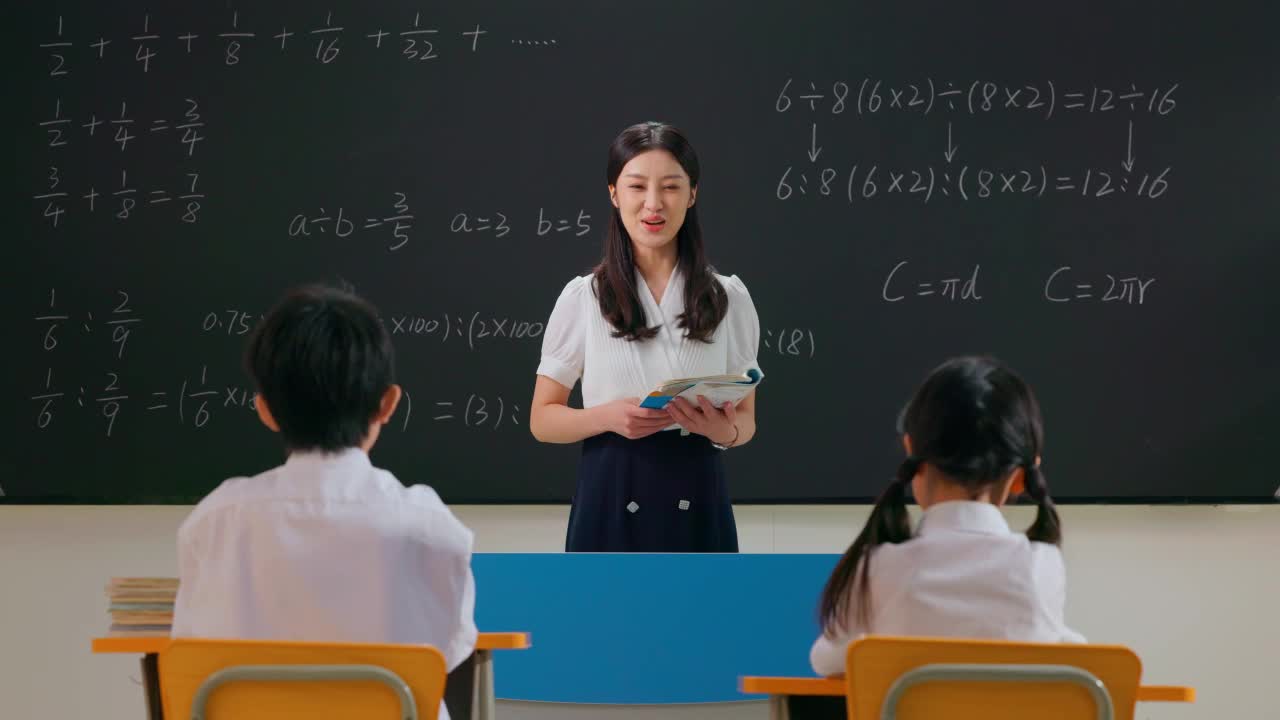 年轻老师给小学生上课3视频特效素材-千库网