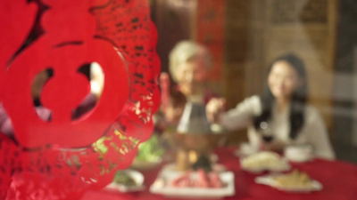 幸福东方家庭过年吃团圆饭