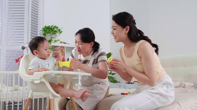 母婴健康图标实拍视频素材保姆喂宝宝吃饭9