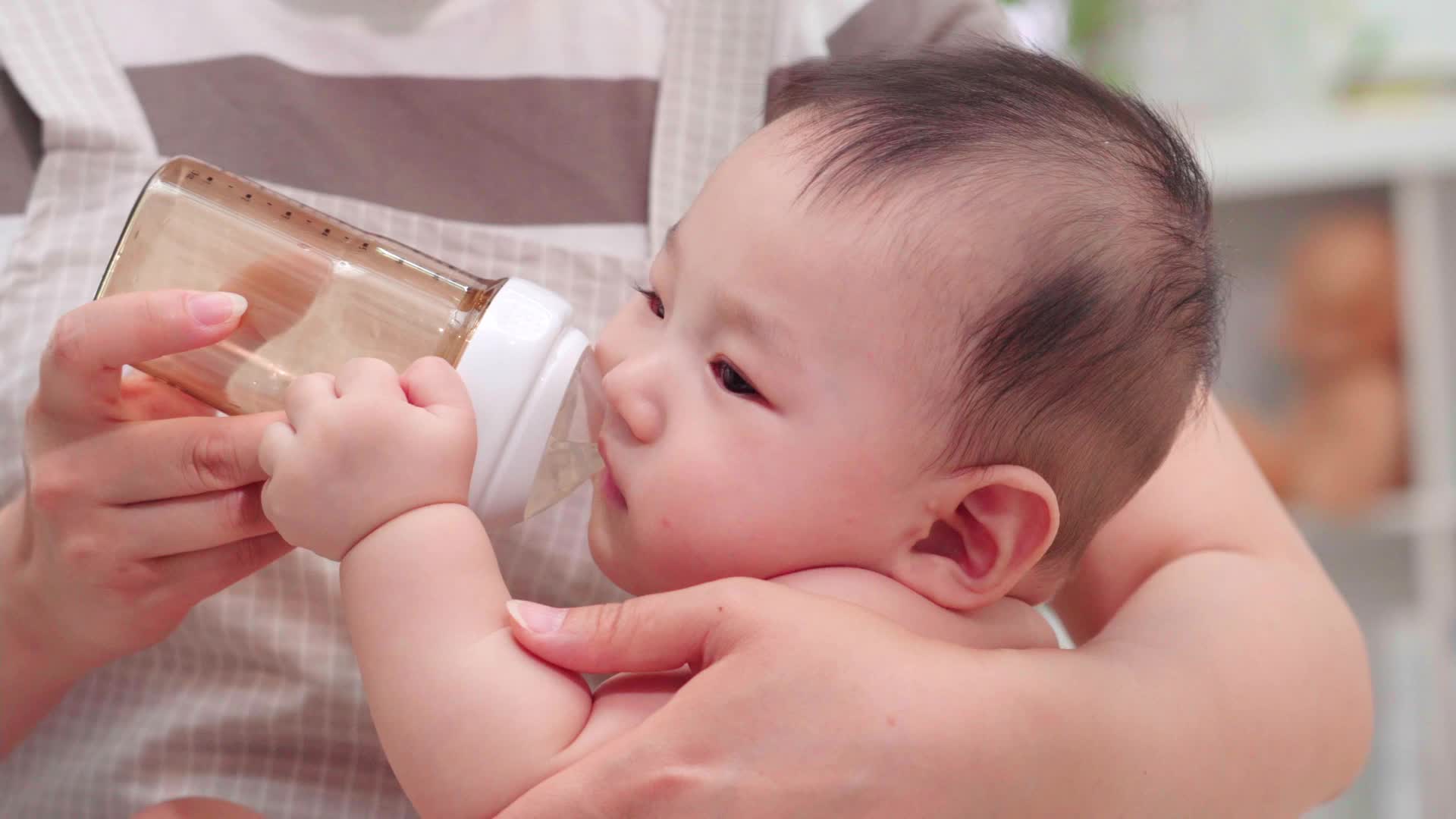 宝宝喝牛奶图片大全-宝宝喝牛奶高清图片下载-觅知网