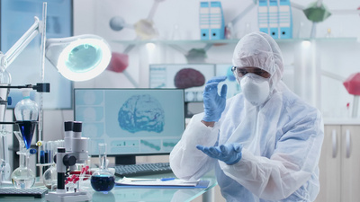 科学家佩戴AR眼镜通过增强现实学习