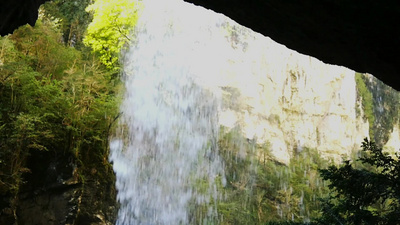 森林山涧瀑布卡库埃塔峡谷