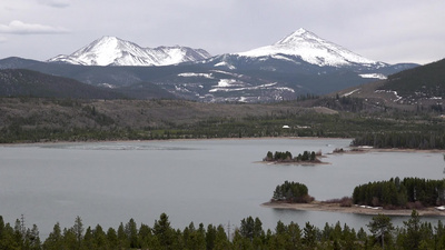 犹他雪山湖光自然背景