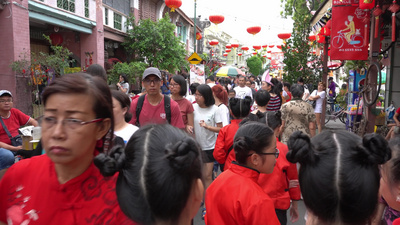 尽管出现了冠状病毒新冠肺炎危机中国游客仍前往妙惠