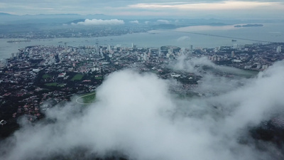 清晨槟榔屿的空中城市景观