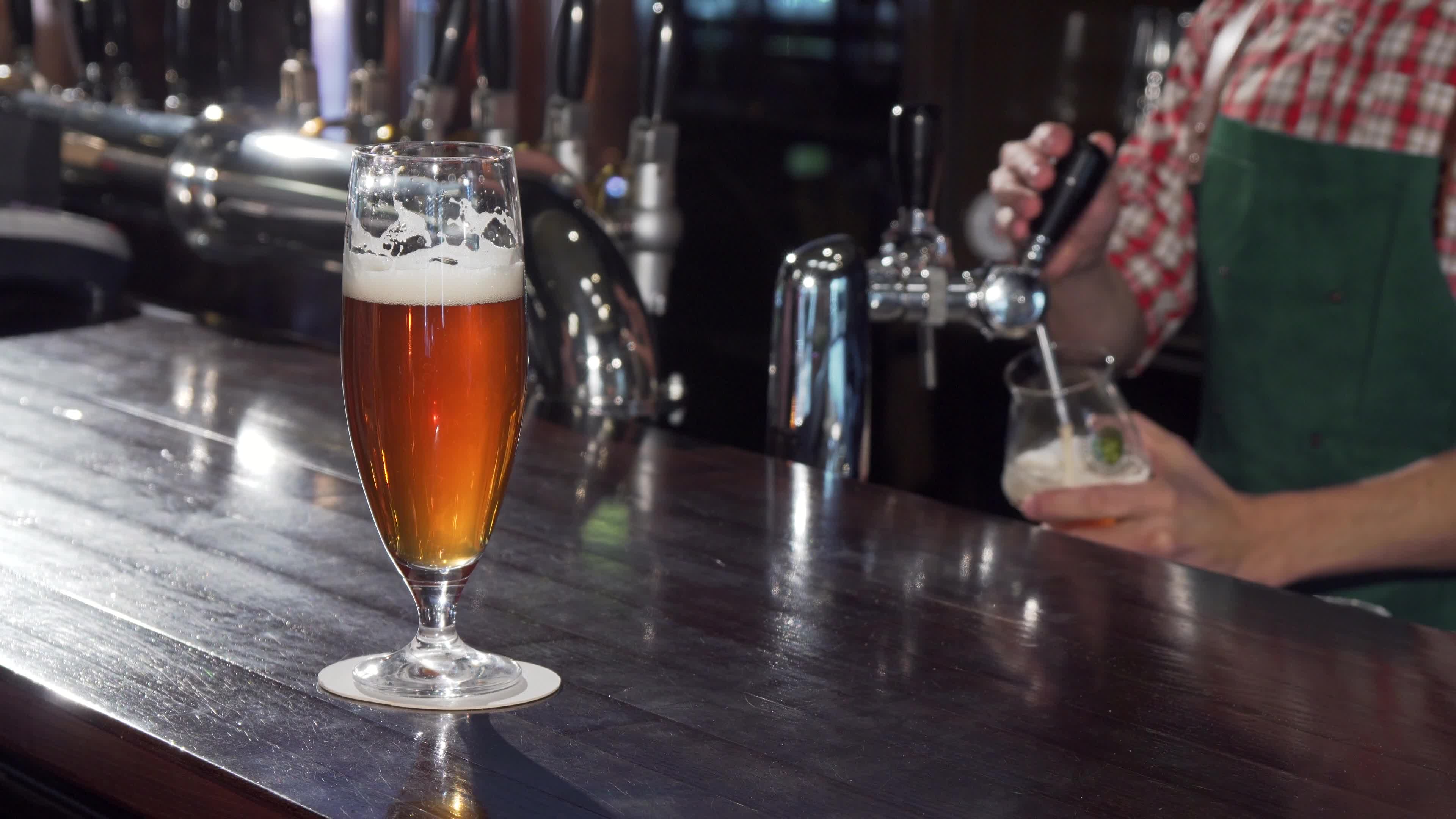 当啤酒遇上哨声酒鬼体育网讲述球迷与运动员的酣畅人生