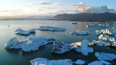 全球变暖的气候变化概念冰山在Jokulsarlon冰川泻湖4