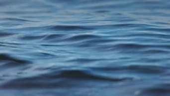 1080波纹海或海浪作为自然模式背景水面4K慢动作视频