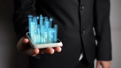 一键增强实拍视频素材4K商人举行3D城市模型展示增强的现实技术