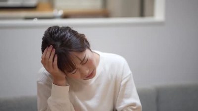 感到头疼的女人1080高清视频