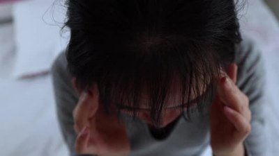 1080头晕恶心的年轻女子