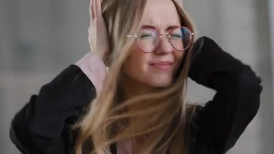 白种人疲惫的女伤心的女学生戴眼镜的女紧张的女商人绝望的女人