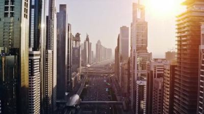 宝马m4公路视频实拍视频素材直升机飞越城市景观尖峰时刻交通黄金时段太阳未来通信城市商业区