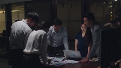 项目同事规划策略在现代化办公室团队合作讨论商务办公4K